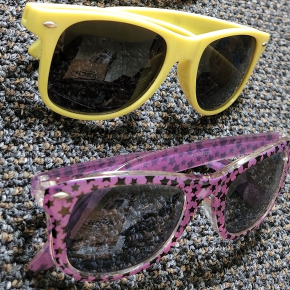 4 Pairs of Colourful Children's Sunglasses - Picture 3 of 3